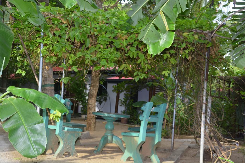 Livinginn Polonnaruwa Luaran gambar